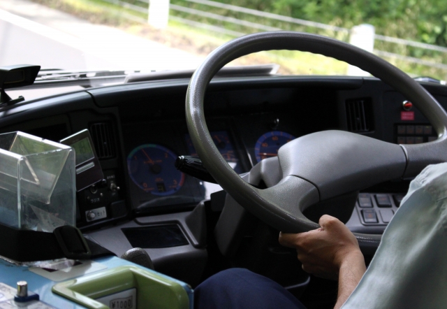 バス　運転席